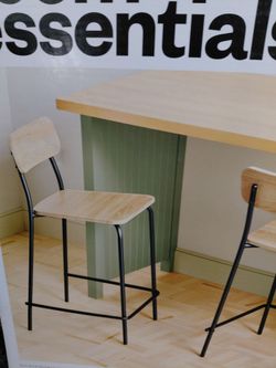 Bar Stools with Wood Seat and Black Frame