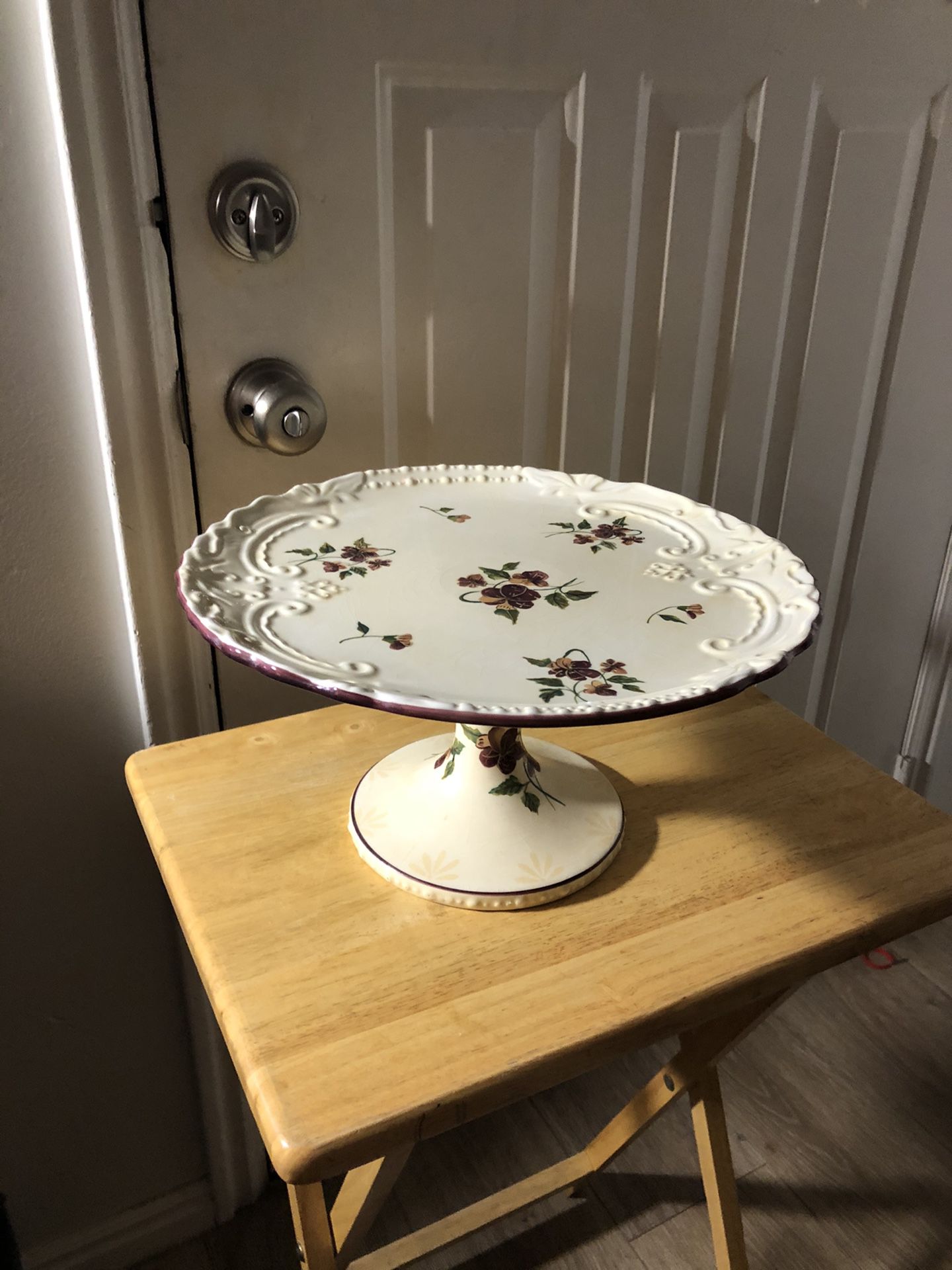 AMAZING VINTAGE HAND PAINTED CAPRIWARE FINE CHINA CAKE STAND!