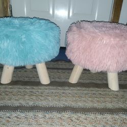 (1)Fuzzy Foot Stools/Chairs Ottomans! White, Blue or Pink! Brand New! - $25 (43612)
‹image 1 of 3›
(1)Fuzzy Foot Stools/Chairs Ottomans! White, Blue o