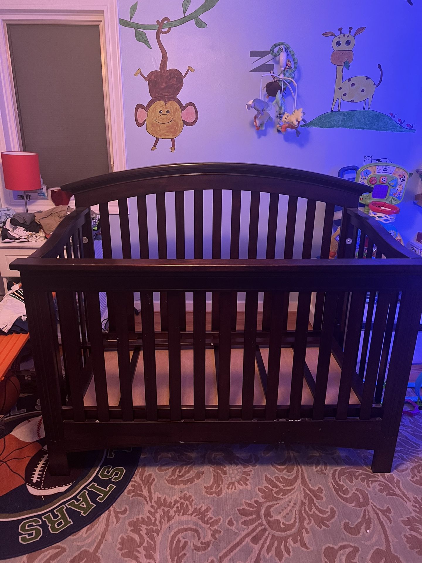 3-1 Crib/toddler Bed & Matching Changing Table 