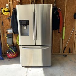 Samsung Refrigerator Impeccably Clean!!! Price reduced!!