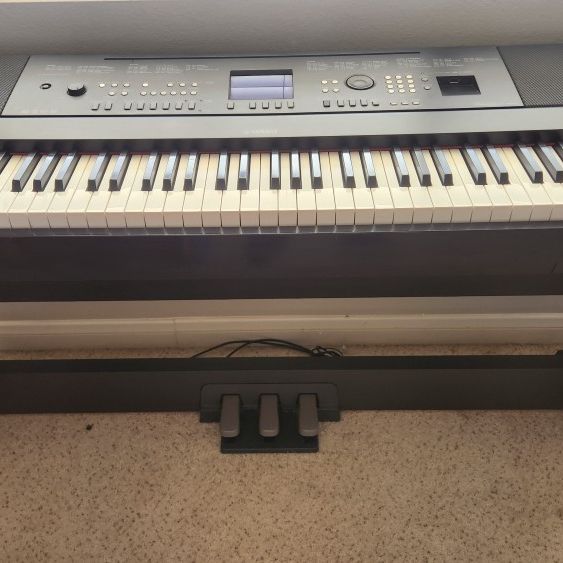 Yamaha Portable Grand Piano DGX-650