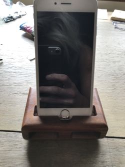 iPhone Stand (natural wood and acoustic)