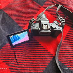Touchscreen Lumix 4k camera 🎥📸 great for vlogging selfies/ YouTube videos /Hiking /animal videos -photos& more