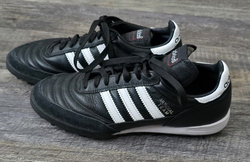 Adidas Men's Mundial Team  Turf Size 5.5 Like New