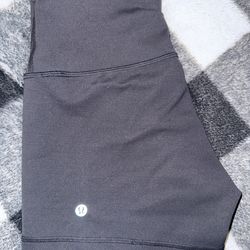 lululemon biker shorts size 10