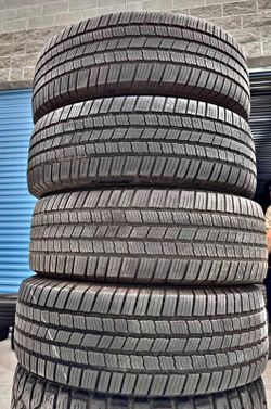 245/75=17 Michelin Selling a set of 4 tires in excellent condition 🫡