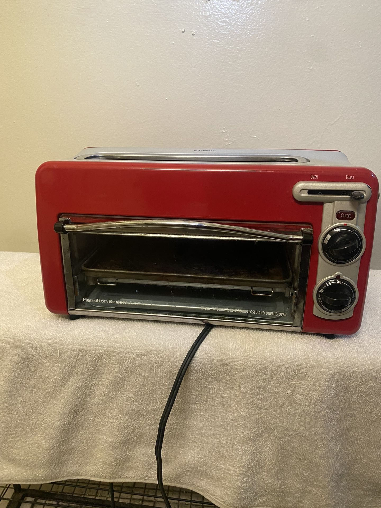 Hamilton Beach Toaster Oven – Red Stainless Steel – Bake, Broil & Toast – Works Great