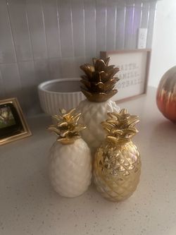 Pineapple kitchen decor