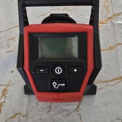 Milwaukee M12 Compact Inflator