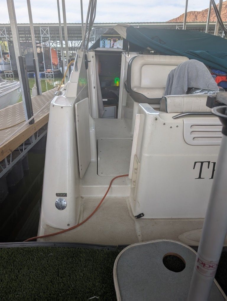 Maxum SCR 2400 Cabin Cruiser Slipped At Canyon Lake