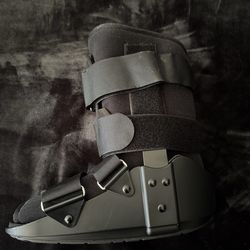 Walking Boot Fracture Boot for Broken Foot, Sprained Ankle-Medium