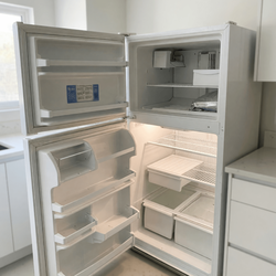 Whirlpool ET18NK Top Freezer Refrigerator – Like New, 18.1 cu ft - Yorba Linda, CA