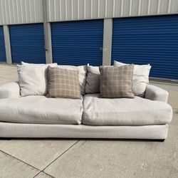 FREE DELIVERY 🚚🚛🚚 super Nice Couch