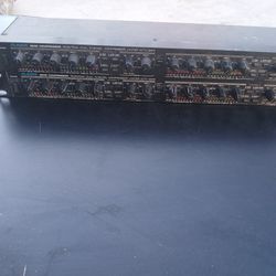 Alesis 3630 dual-channel compressor/limiter with gate