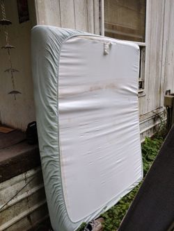 Queen mattress and box spring