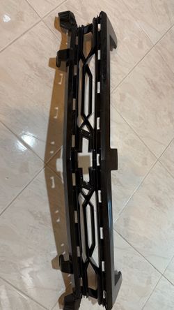 10 -15 CAMARO FLOWTIE UPPER GRILL