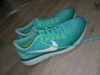 Women's NIKES sz 8.5