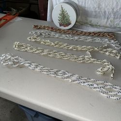 Christmas Tin Canister with Beaded Garlands 