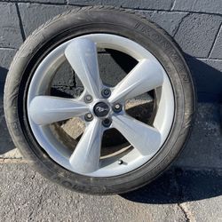 One 18-inch Ford Mustang factory aluminum wheel 5 on 4.5 inches
