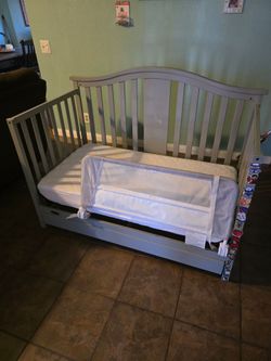 Graco 4 in1 convertible crib