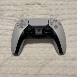 Ps5 Contoller and Ps4 controller