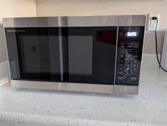 Sharp Stainless Steel Microwave (1.1 cu. ft) Sensor Cooking