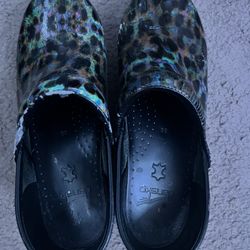 Size 38 clearance in dansko shoes