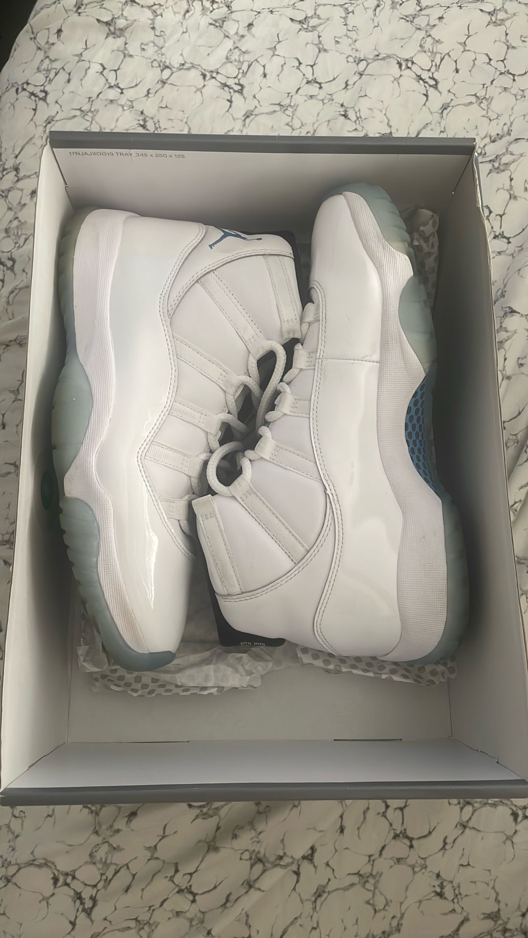 Jordan 11 “Colombia” Size 10
