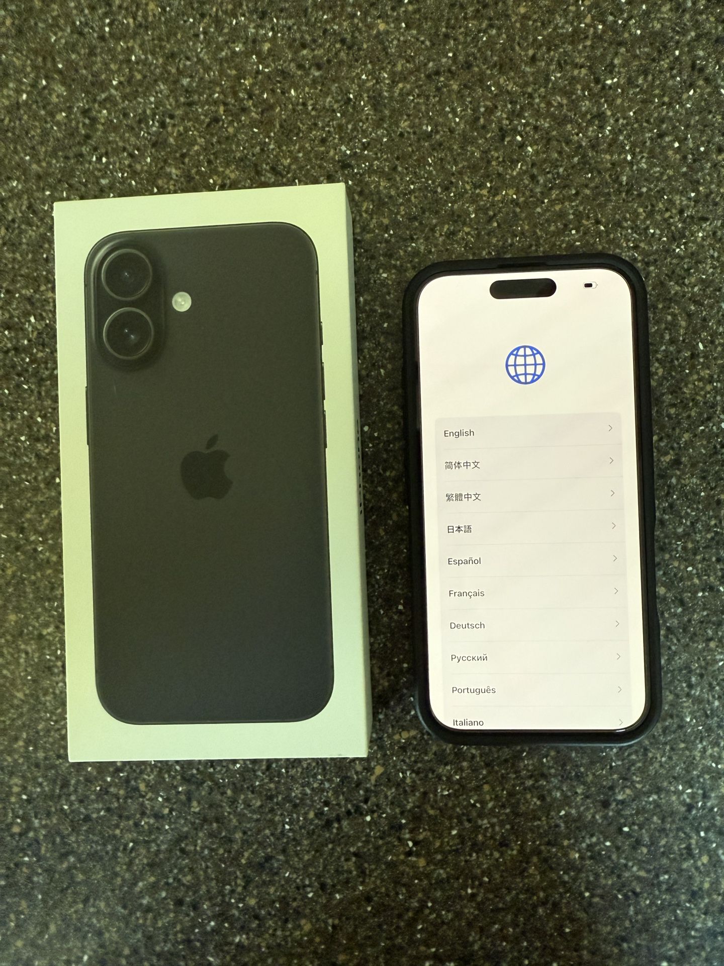 iPhone 16 (unlocked) - Black - 128Gb w/ 2y Apple Care - Like New