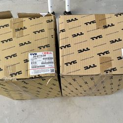 New Kia Sedona - Headlights - Driver and Passenger Side