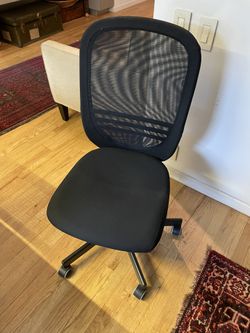 Rolling desk chair