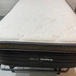 Luxe Dawn, Twin XL, Cover: Original Cover, Top Layer: Original Layer Like New, Perfect Condition