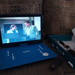 15" SUPIN PORTABLE DVD PLAYER IN EXCELLENT CONDITION  NEW