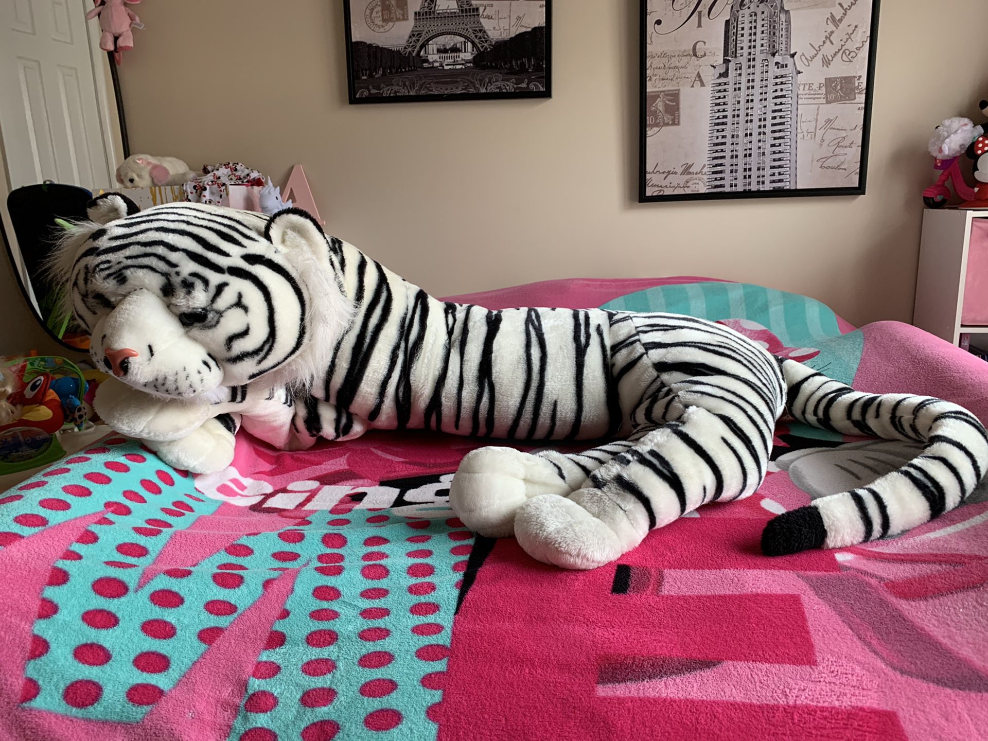 White plush giant tiger toy 6ft