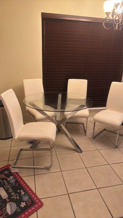 Round Glass Dining Table with 4 White Chairs