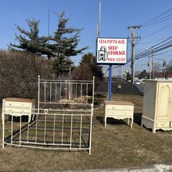 King Size Bedroom Set. Make Offers !!