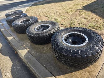 37" Tires + Method Wheels (true beadlock)