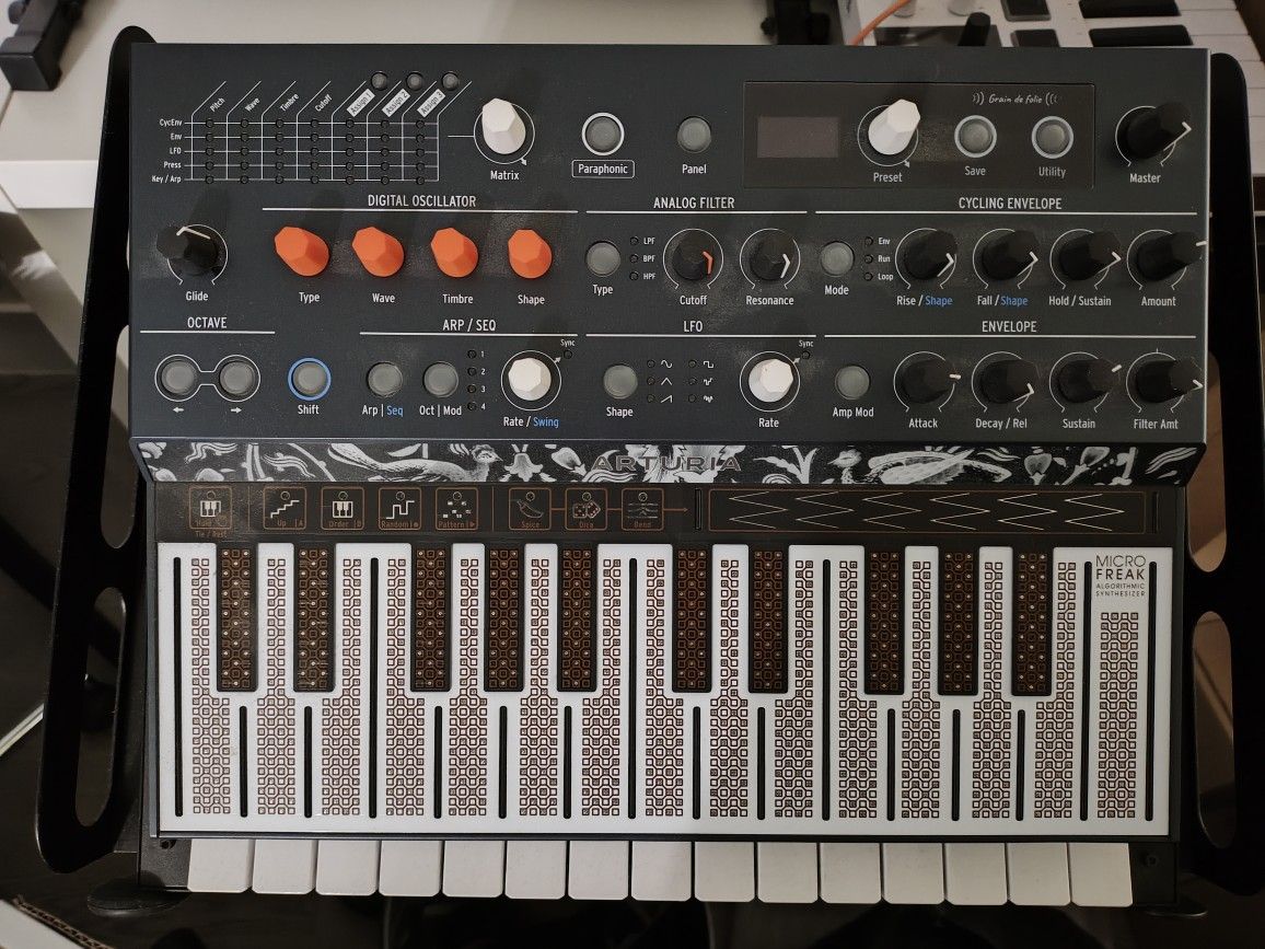 Arturia Microfreak Synthesizer W/Vocoder Mic 