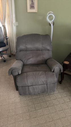 Recliner/Must Sell Make me an offer
