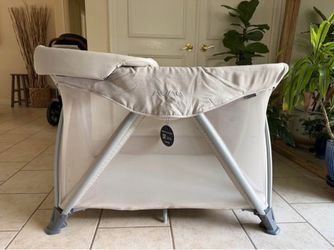 Nuna SENA Aire + Changer Bassinet & Play Yard USED CRIB FOR A COUPLE MINUTES