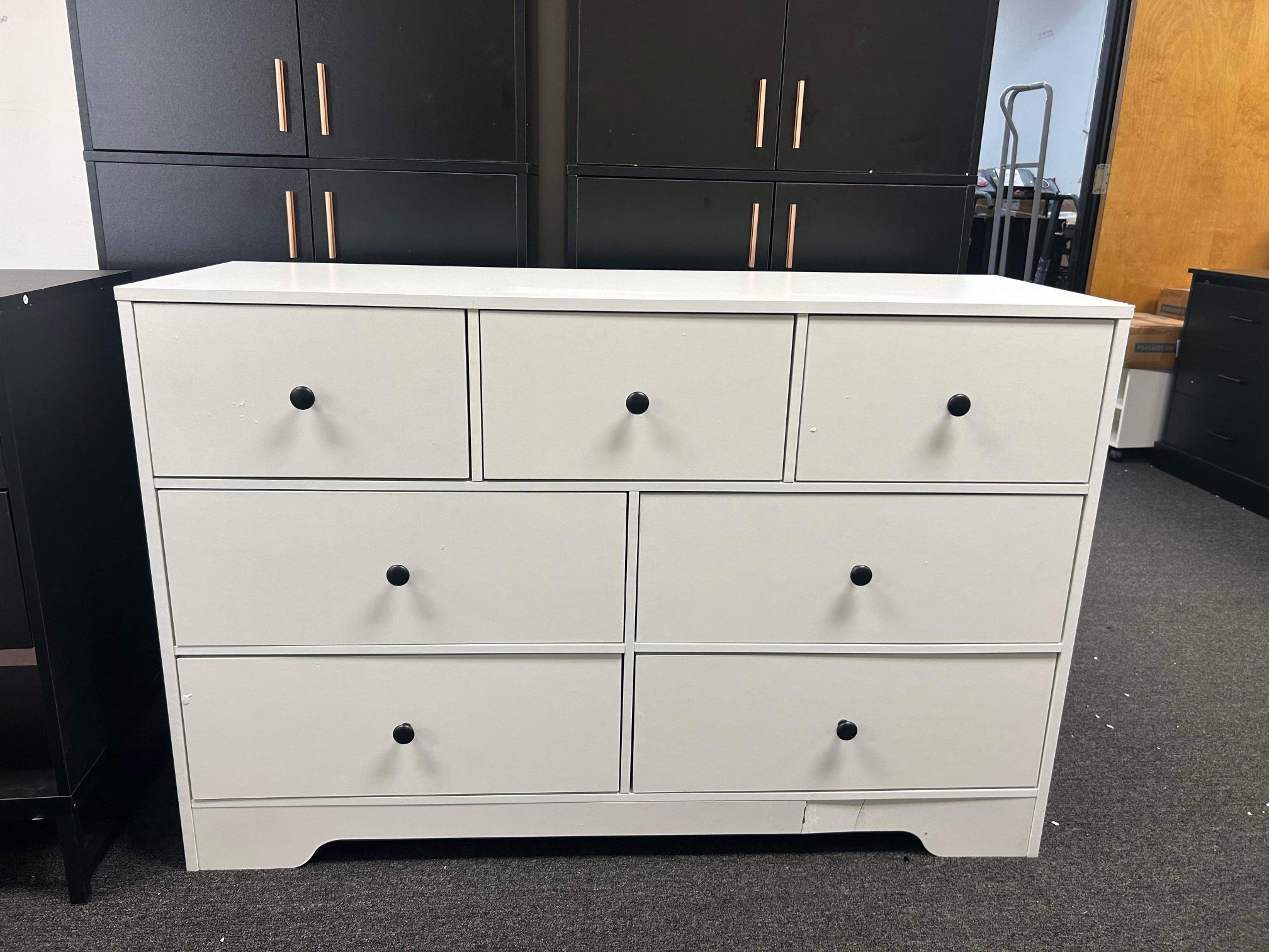 Modern White 7 Drawer Dresser for Bedroom, Wood Storage Chest of Drawers (damage)