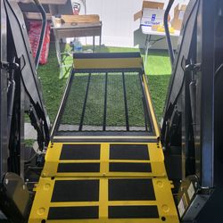 Braun wheelchair lift like new