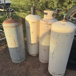 100 Lbs Propane Tanks 