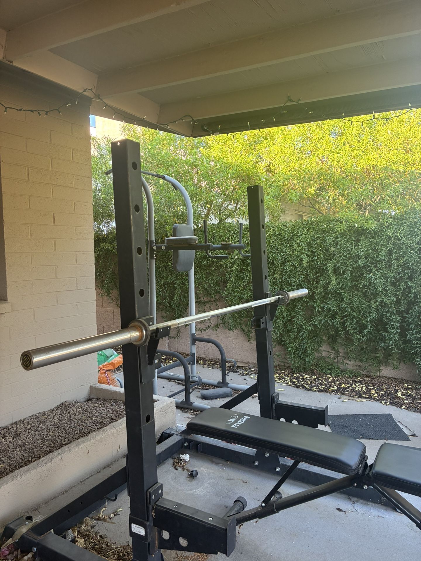 Squat rack/ bench Rack W/Barbell
