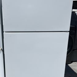 Maytag Apartment Sizes Refrigerator W:33”