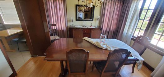Dinning room table and chairs