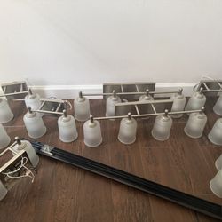 4 Light And 2 Light Fixtures 
