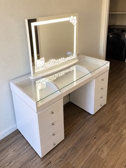 Hello Kitty Vanity Desk with LED Mirror