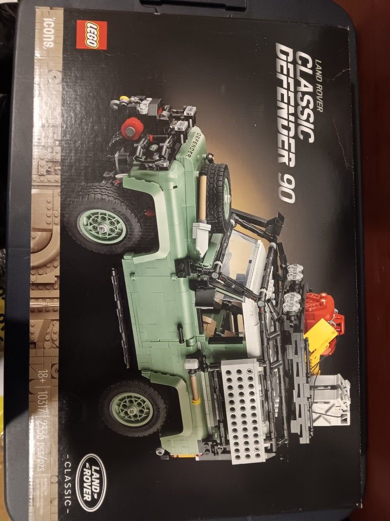 Lego Land Rover Classic Defender 90 10317 200$